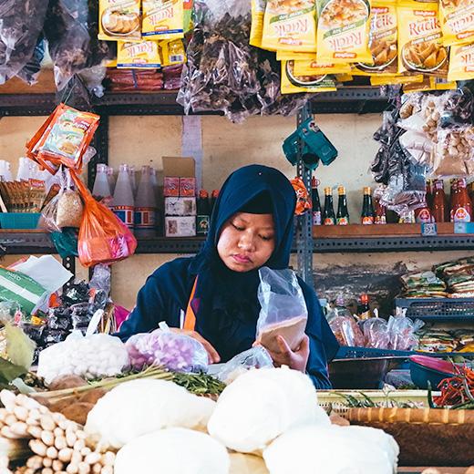 Memajukan Ekonomi Syariah Melalui UMKM Industri Halal